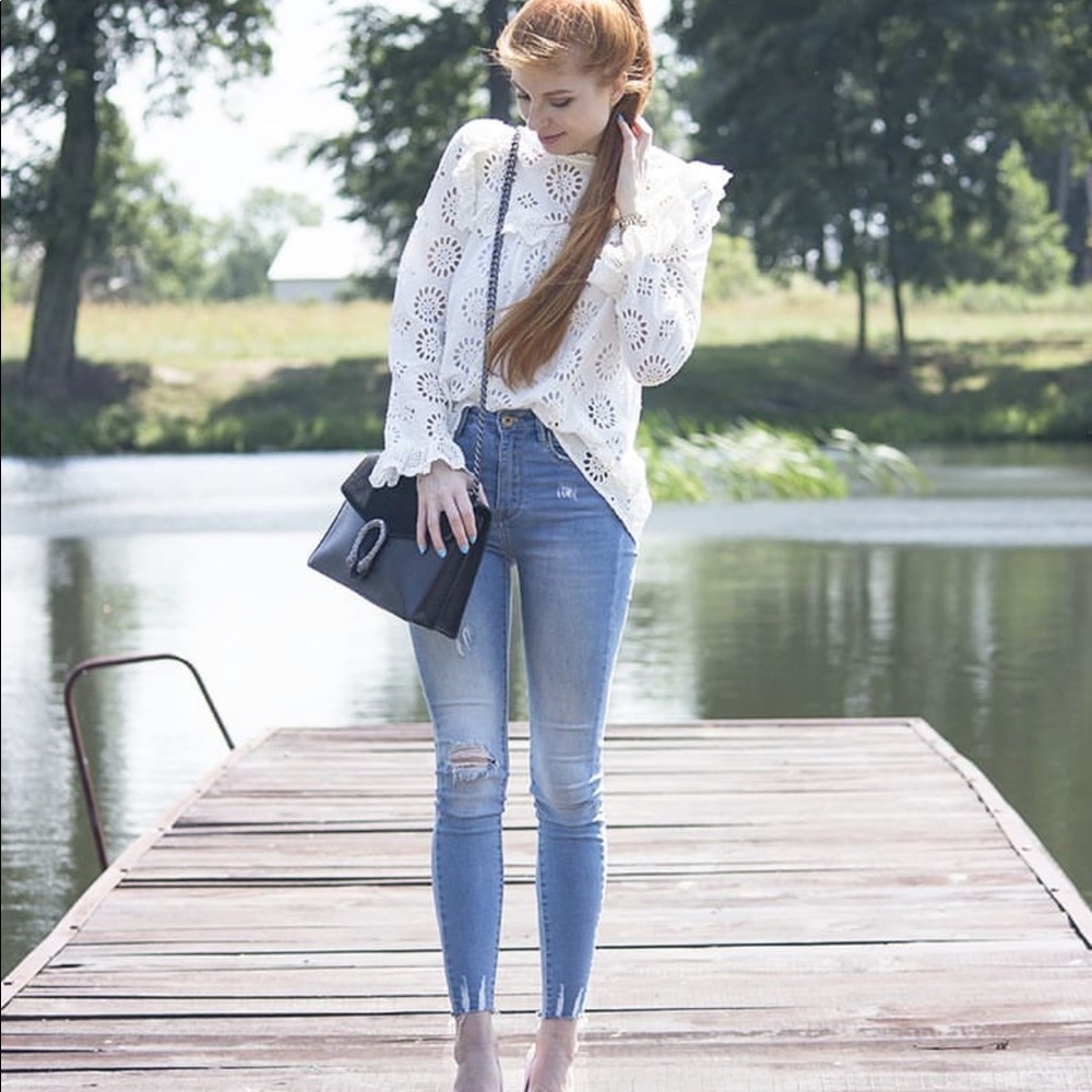 BLOGGERS FAVORITE ZARA Die Cut Embroidered Blouse - Picture 7 of 8